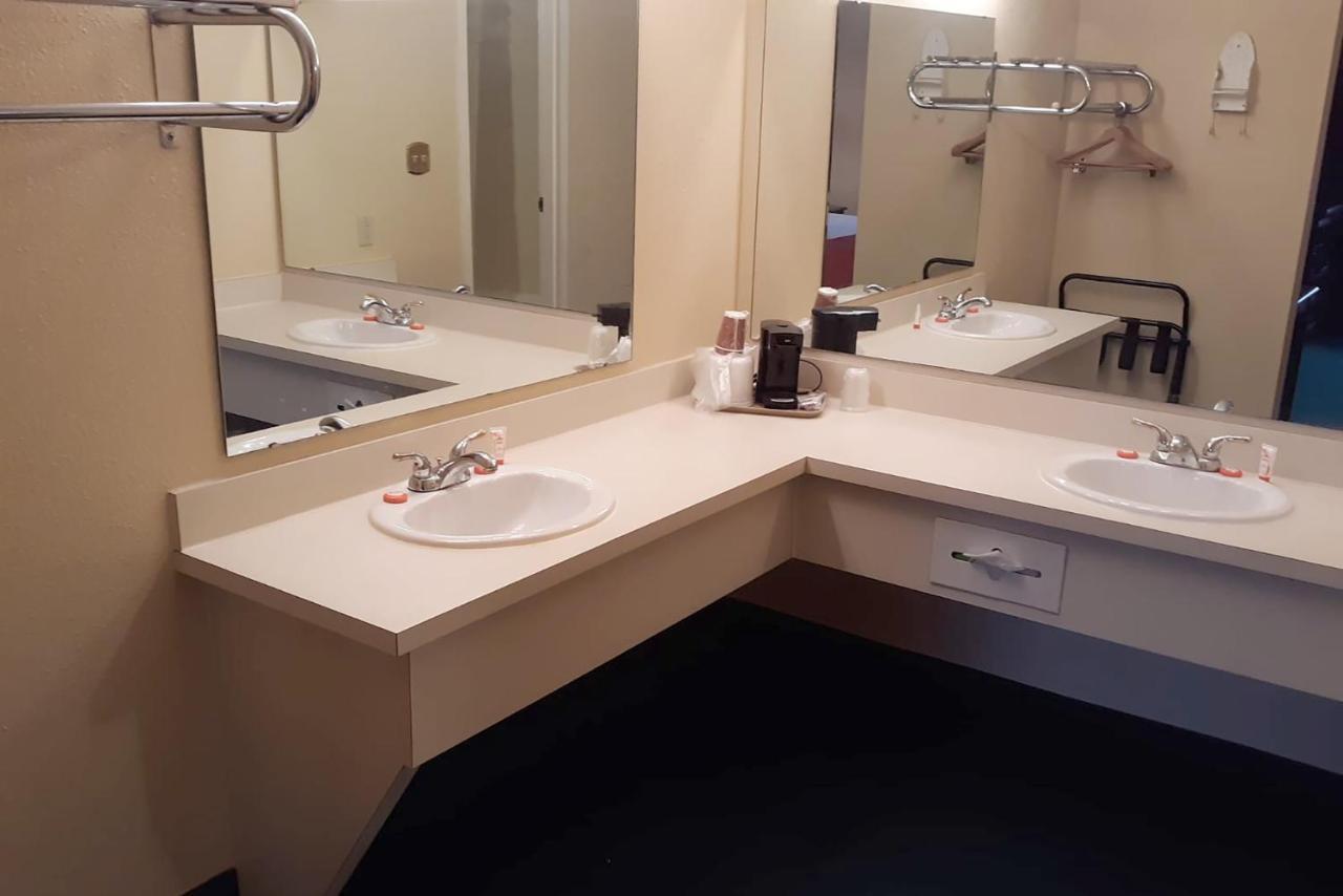 Super Value Inn Valdosta Eksteriør bilde